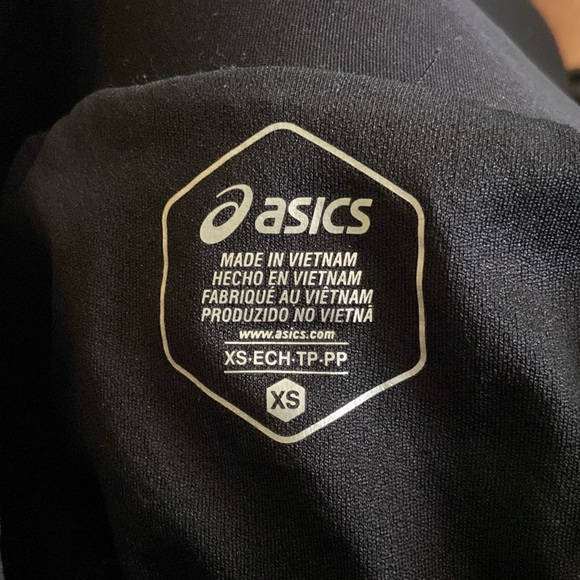 ASICS black and gray camo running shorts - Picture 3 of 4